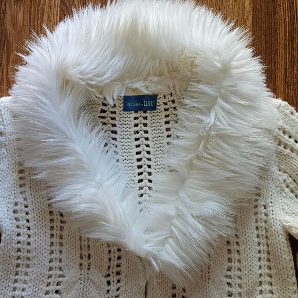 Trixie+Lulu Cardigan Sweater Size M White Knit Faux Fur Detachable Collar Retro - Picture 4 of 10